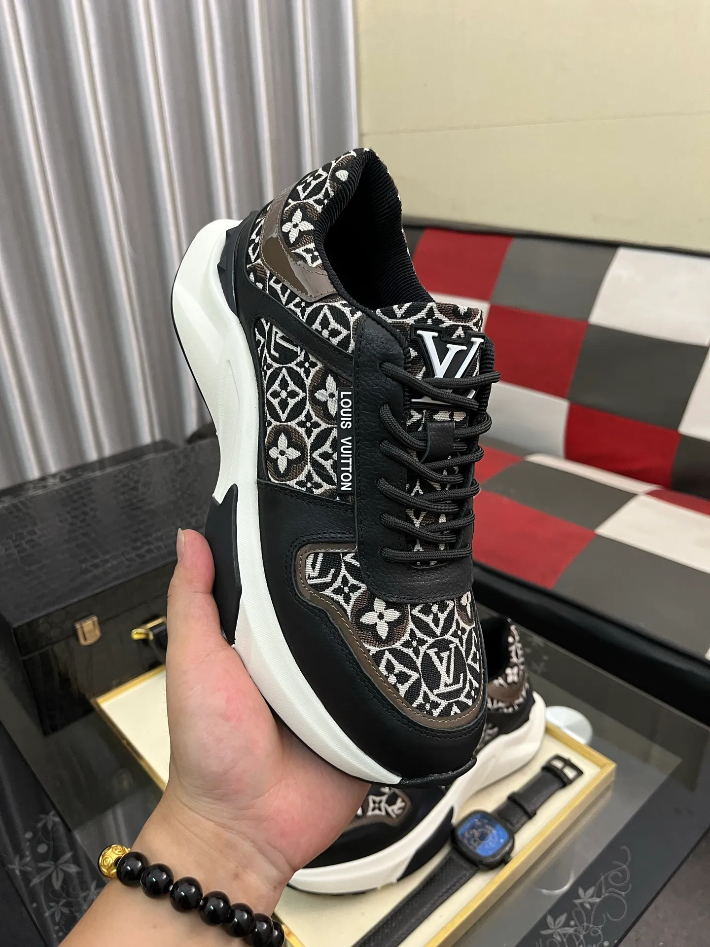 Men's shoes 💰458⌚️⌚️【LOUlS VUlTTON】Louis Vuitton ~ unique and casual style. LV counter purchasing 🏃casual shoes😍😍 are on sale at the men's counter at the same time. Italian imported brands select top-layer Italian cowhide. 🐑Sheepskin lining (refuses to discolor and grind feet) Sole: Original sole specially provided by the original factory 🎬Better in kind Code number: 38-444⃣️Color selection